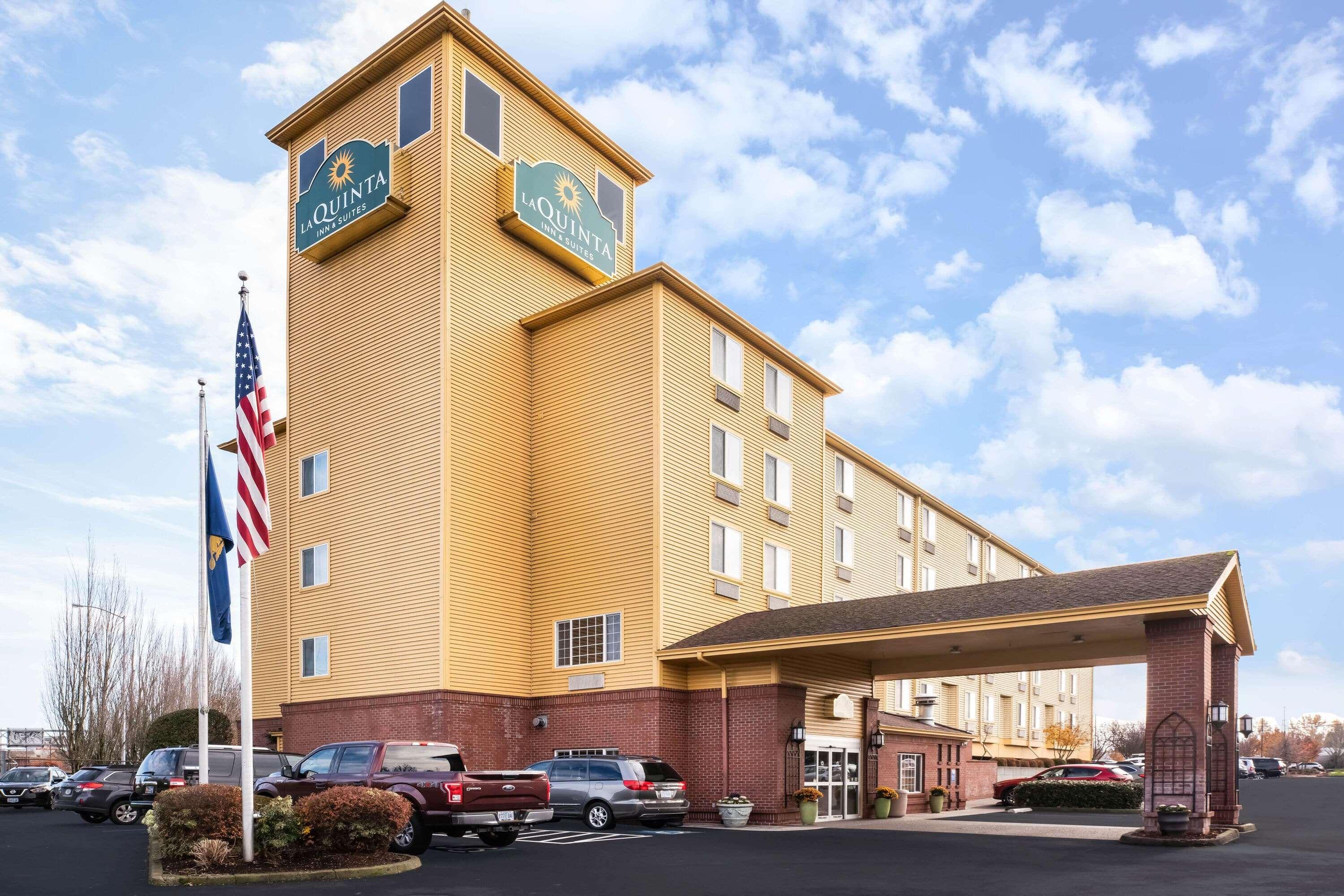 Hotel La Quinta By Wyndham Airport 3*