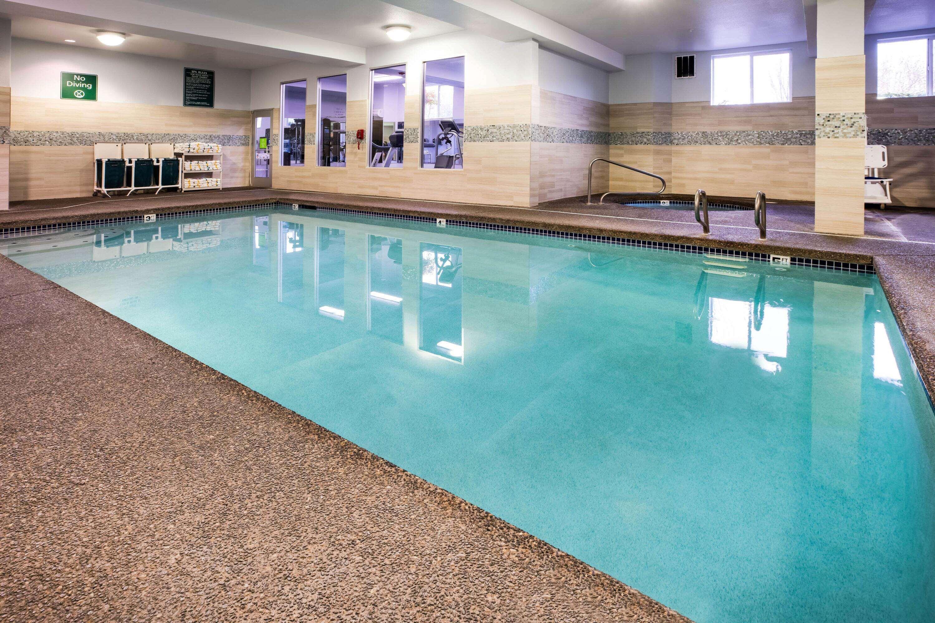La Quinta By Wyndham Airport Hotel