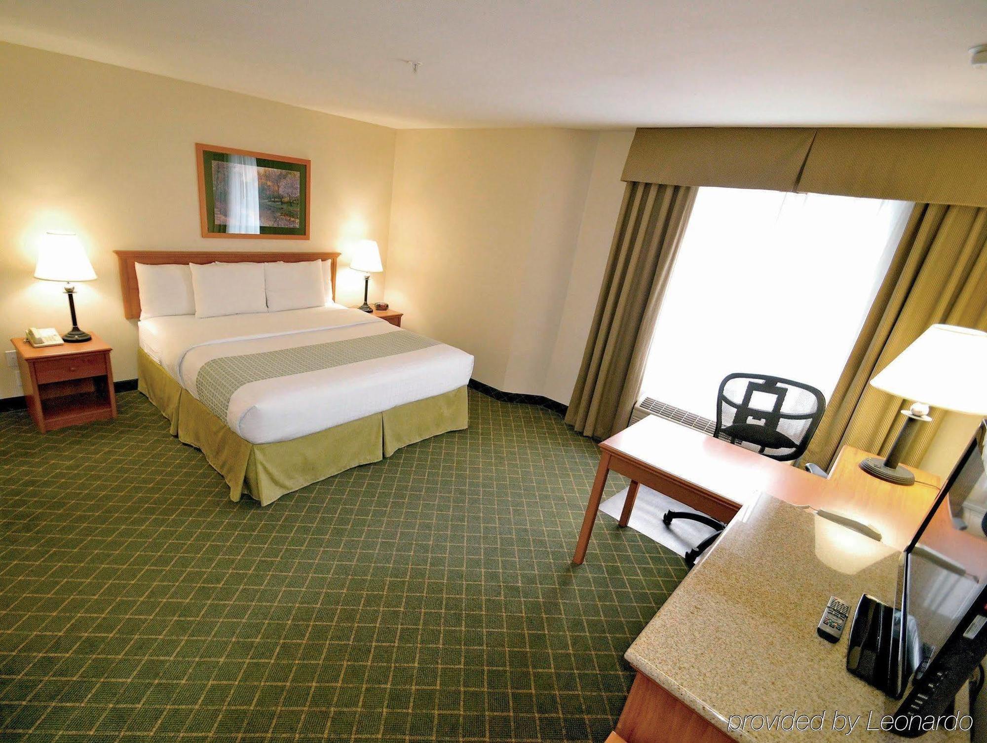 La Quinta By Wyndham Airport Hotel 3*